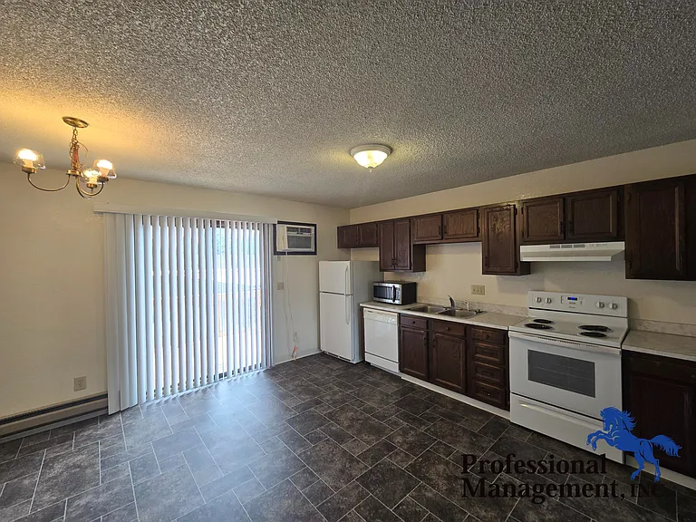 1361 Easy St #5 — Photo 3