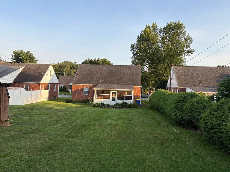 4928 Lancaster St — Photo 10