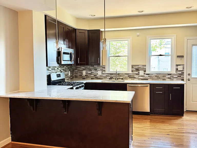 408 Delafield Pl NW — Photo 35