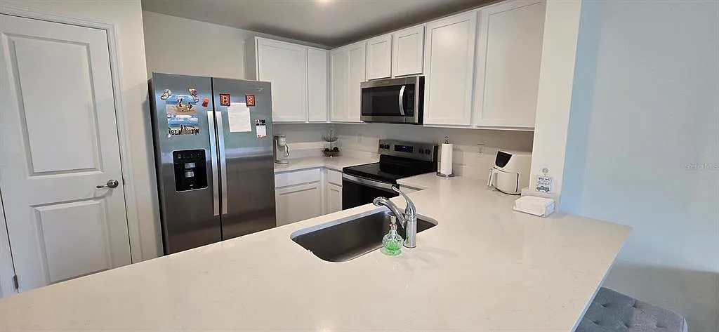 3 bed, 2.5 bath, 1464 sqft, $1,850 — Photo 3