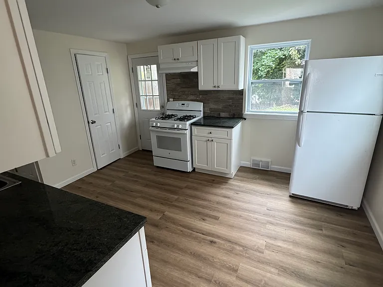 73 Ferris Ave — Photo 4