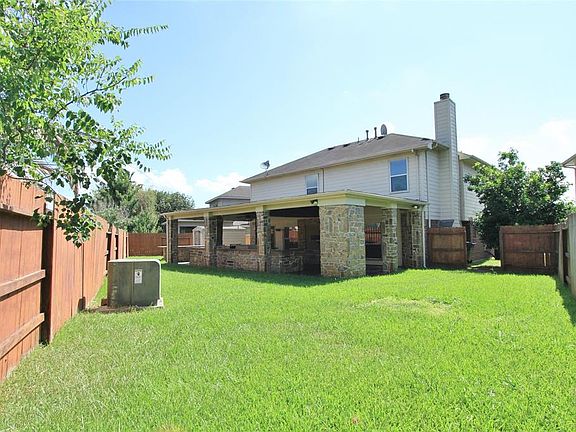 3rd image of 718 Vista Grove Cir