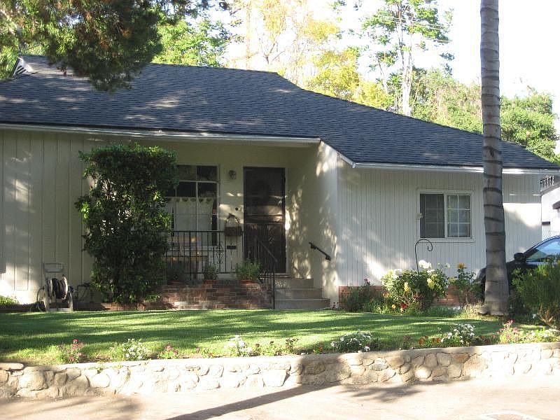 2nd image of 3055 Sycamore Ave
