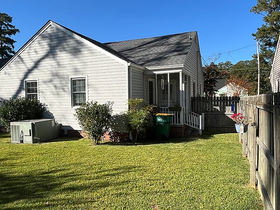 4th image of 305 W 24th St