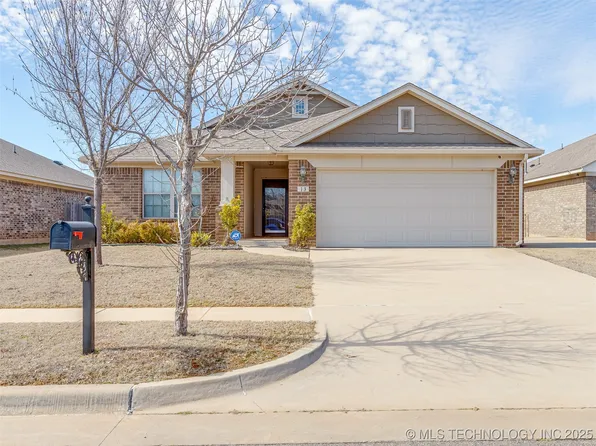 13 Evermore Ln, Yukon, OK 73099