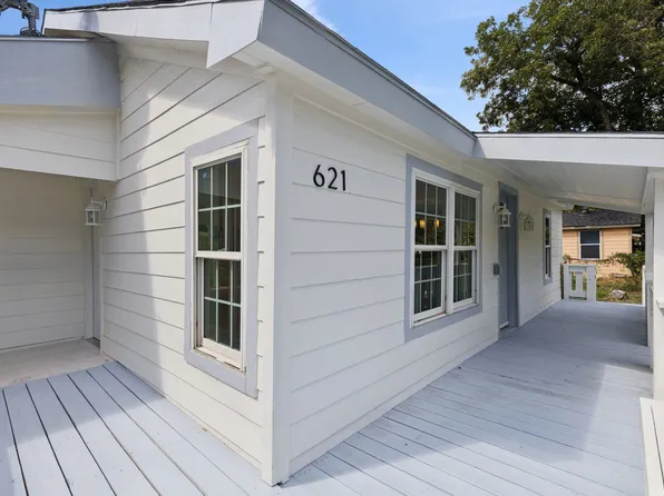 621 Alameda Rd, Azle, TX 76020