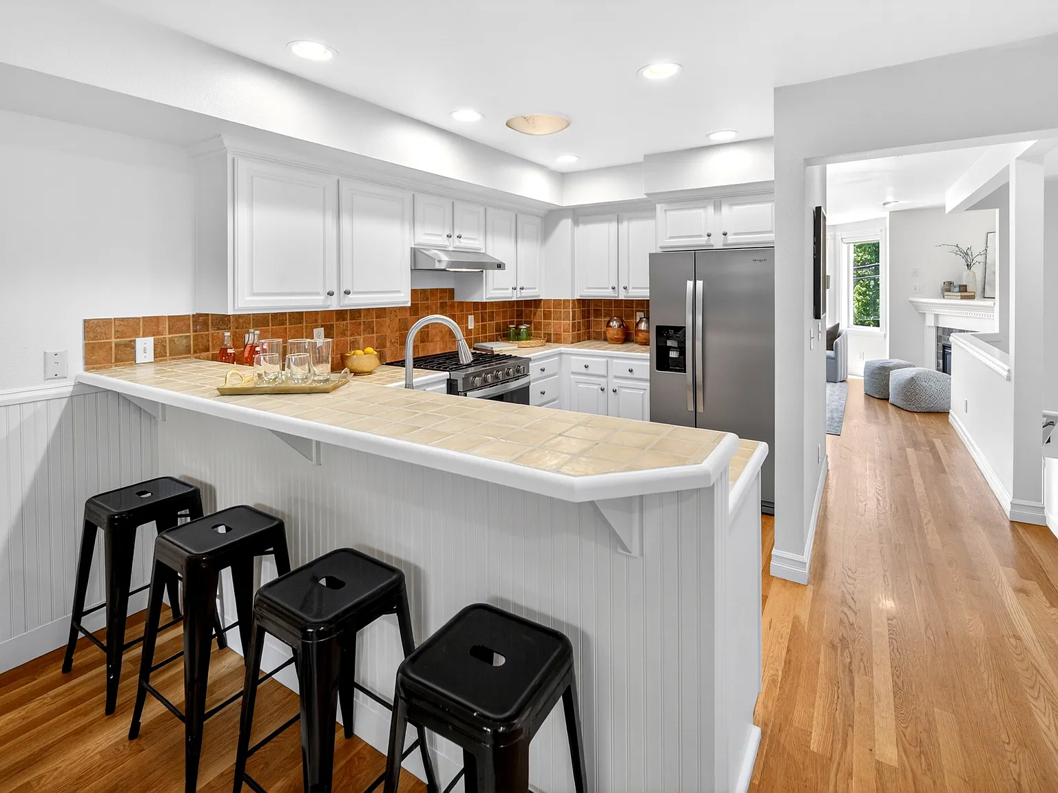 3 bed, 3.5 bath, 1650 sqft, $5,500 — Photo 4