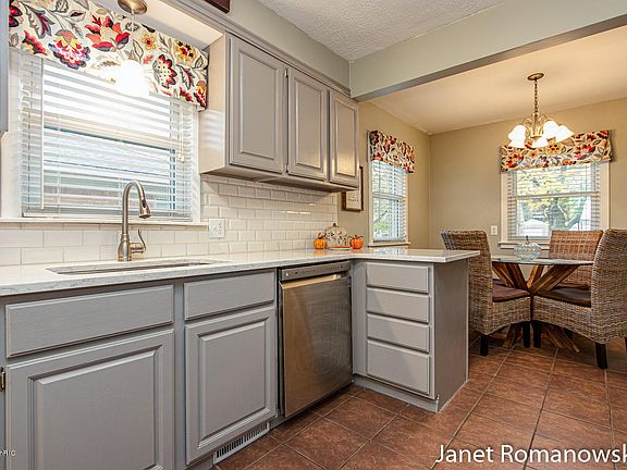 4th image of 2243 Estelle Dr SE