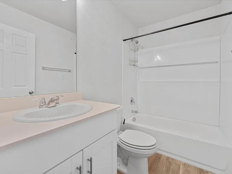 445 Grenada Lake Dr — Photo 25