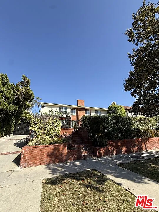 Building Photo - 758 S Windsor Blvd