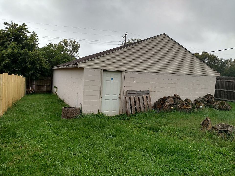 2nd image of 710 Sennett St