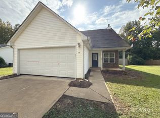 124 Waters Edge Dr, Locust Grove, GA 30248