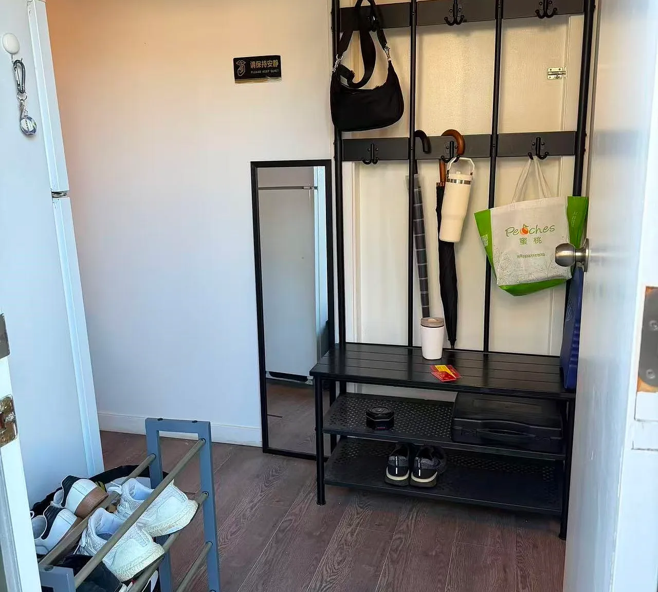 1 bed, 300 sqft, $1,400 — Photo 3
