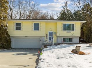 223 Westbourne Rd, Waterloo, IA 50701