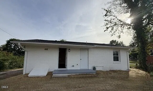 2 bed, 1.0 bath, 837 sqft, $1,895 — Photo 1