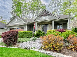4 Hayter Dr, Lambton Shores, ON N0M1T0