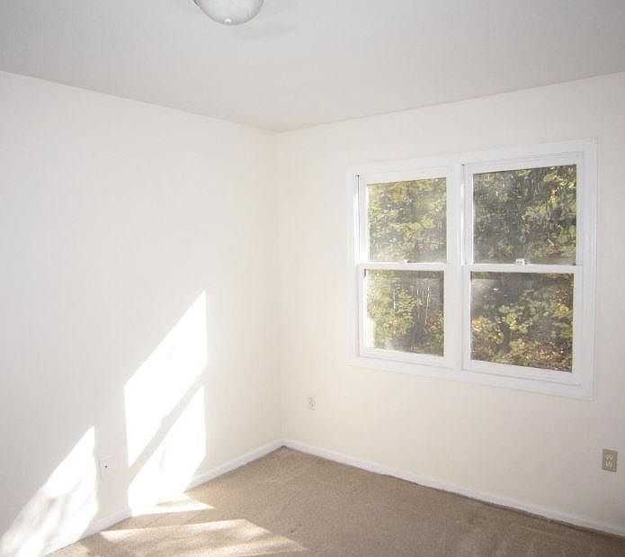 2nd image of 657 Newhall St #7