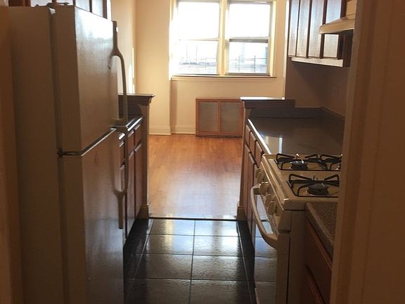 4th image of 86-45 Saint James Ave #5H