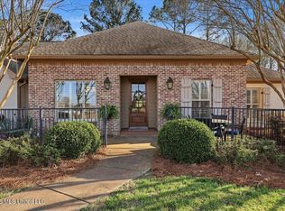 226 Meadowlands Dr, Brandon, MS 39047