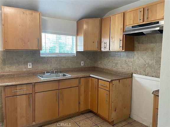 5th image of 308 W Laurel St