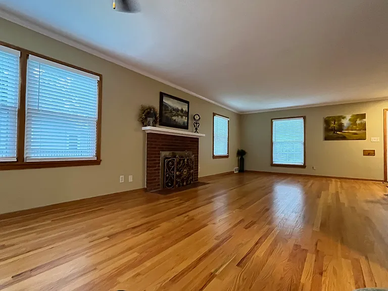 8123 Overland Park Dr — Photo 7