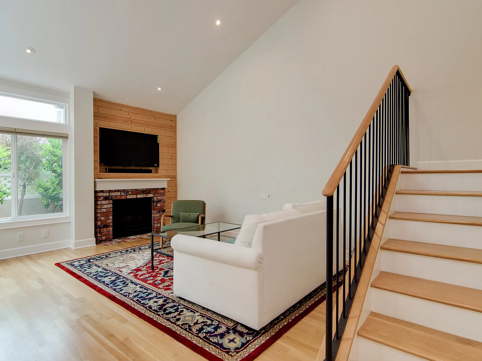 2 bed, 1.5 bath, 1200 sqft, $3,800 — Photo 1