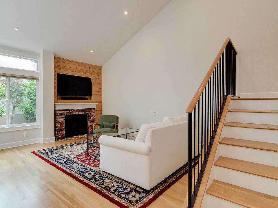 1st image of 106 Stanford Ct