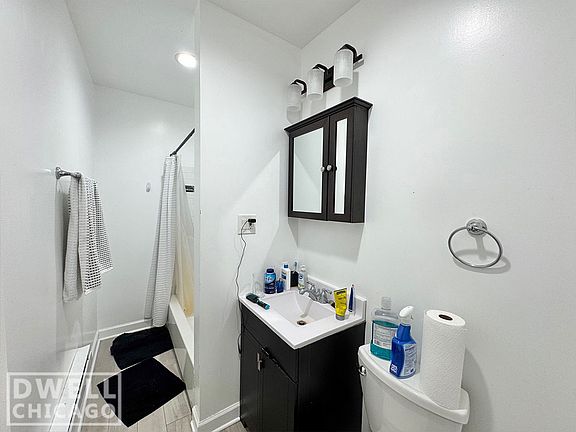 4th image of 837 W Cornelia Ave #837.5-1N
