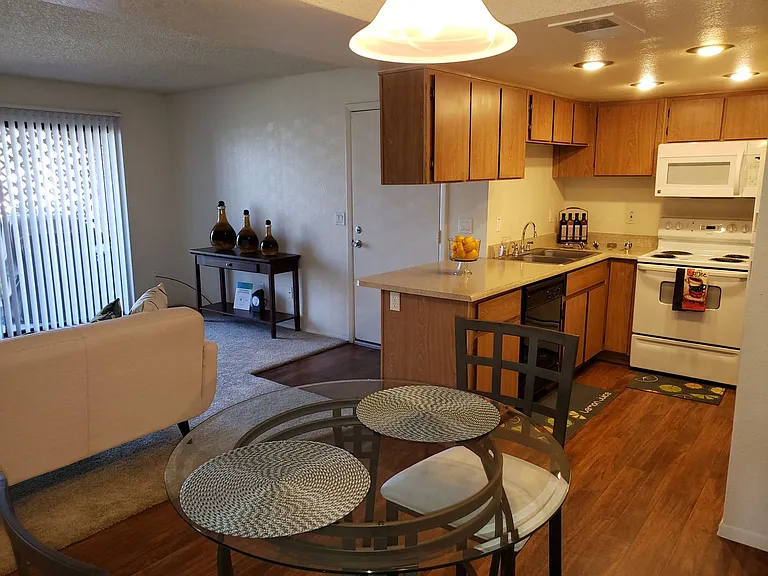 Desert Lakes Apartments — Photo 26