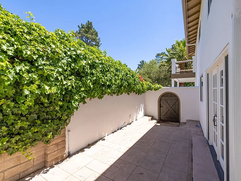 8 Shepherds Pl — Photo 32