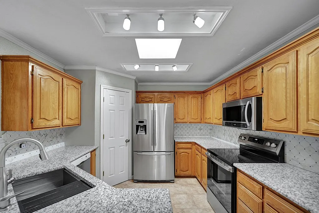 3 bed, 2.0 bath, 1494 sqft, $2,500 — Photo 4