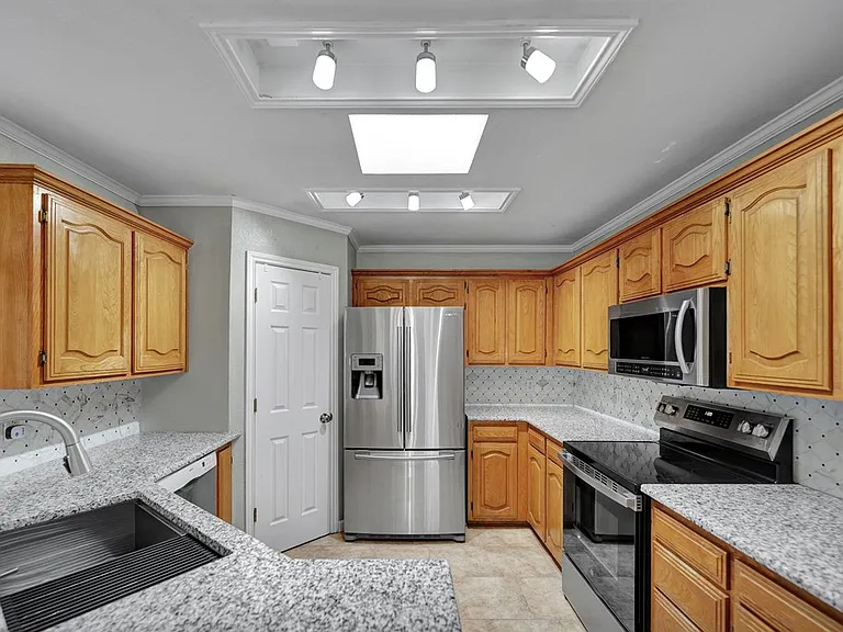 8632 Duke Ave — Photo 4
