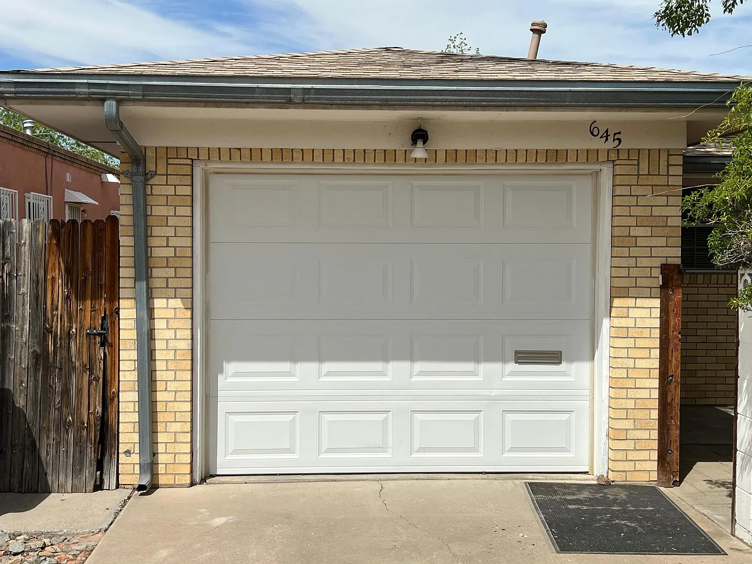 2 bed, 2.5 bath, 1400 sqft, $1,995 — Photo 3