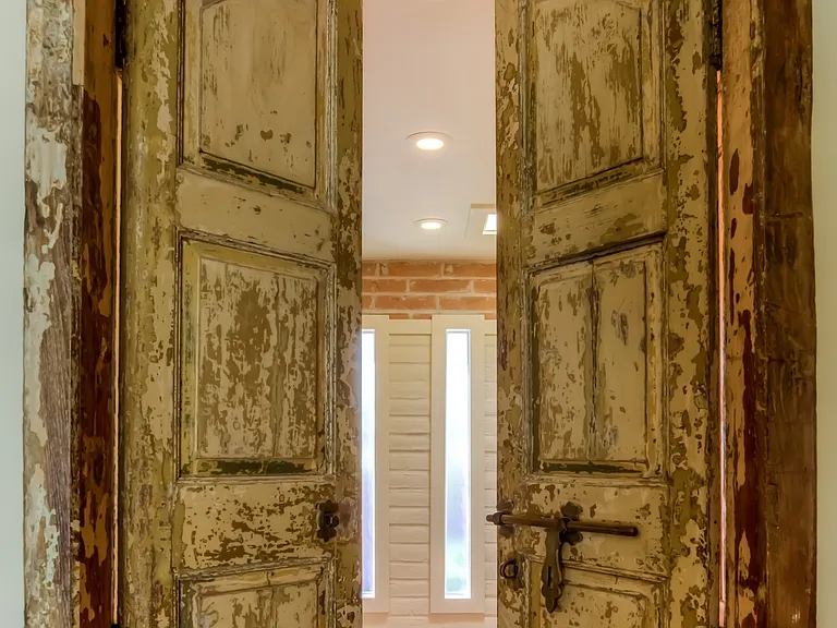 235 W Greenock Dr — Photo 13