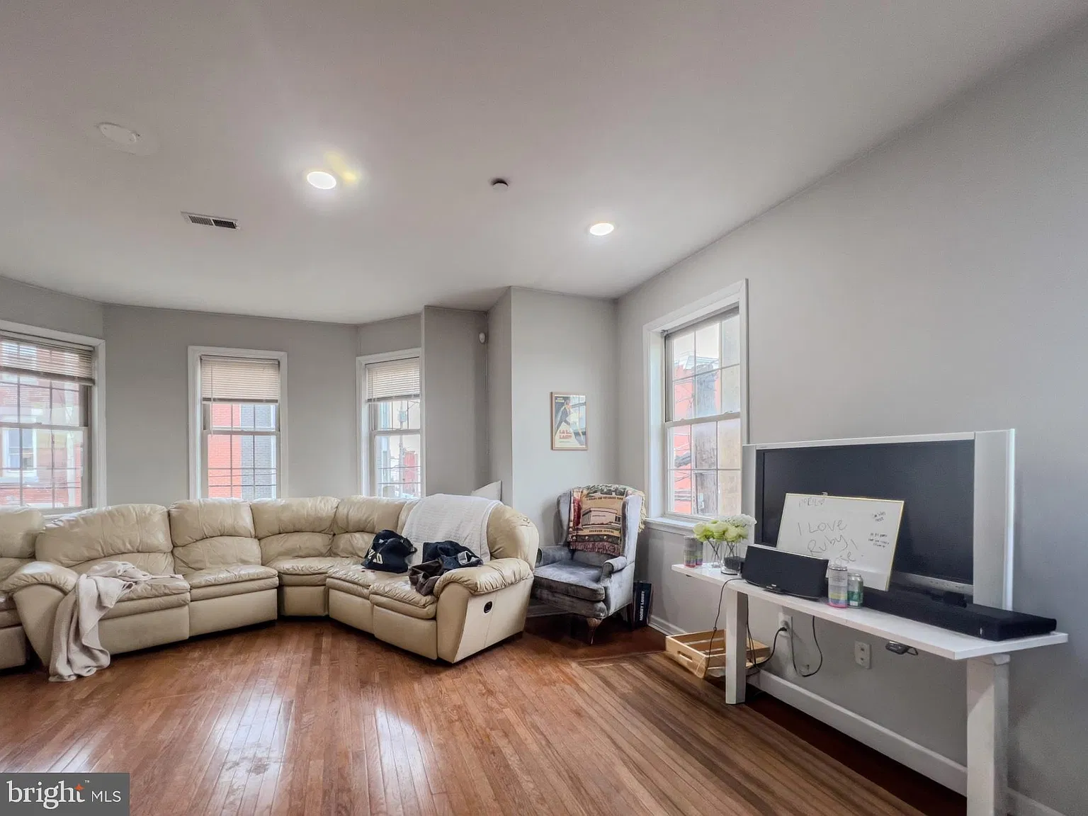 4 bed, 4.5 bath, 3595 sqft, $3,200 — Photo 3