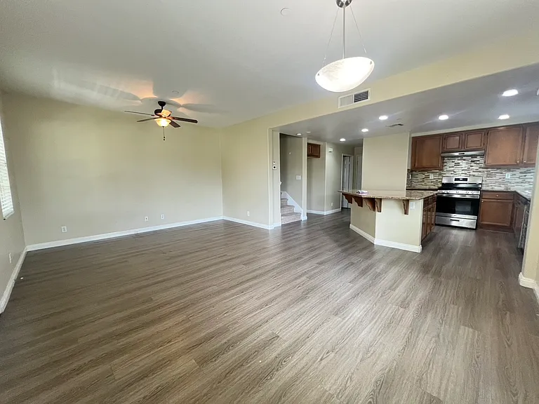 15907 Fountain Ln — Photo 5