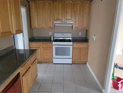 3 bed, 1050 sqft, $2,750 — Photo 3