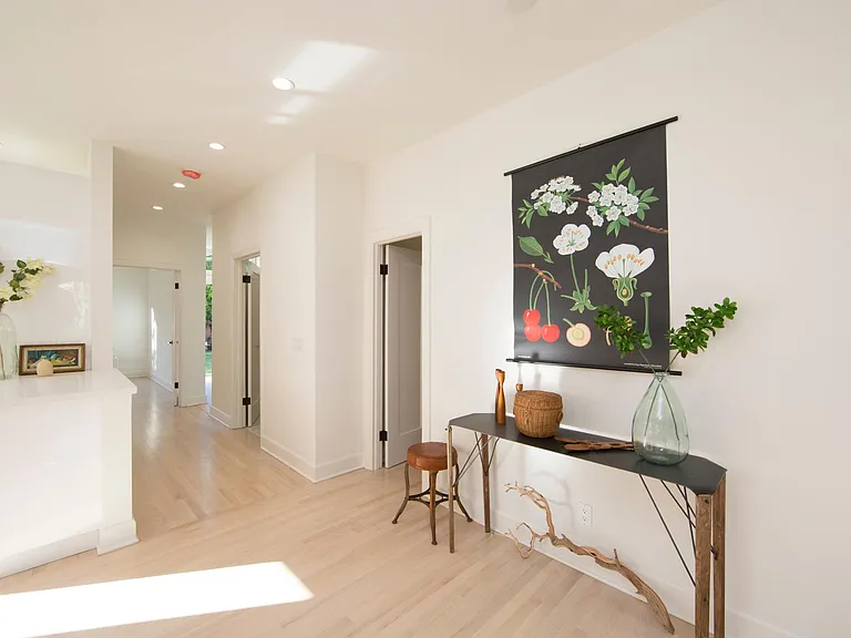 1023 N La Jolla Ave — Photo 8