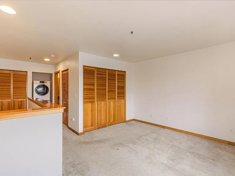 730 NW Naito Pkwy #E22 — Photo 13