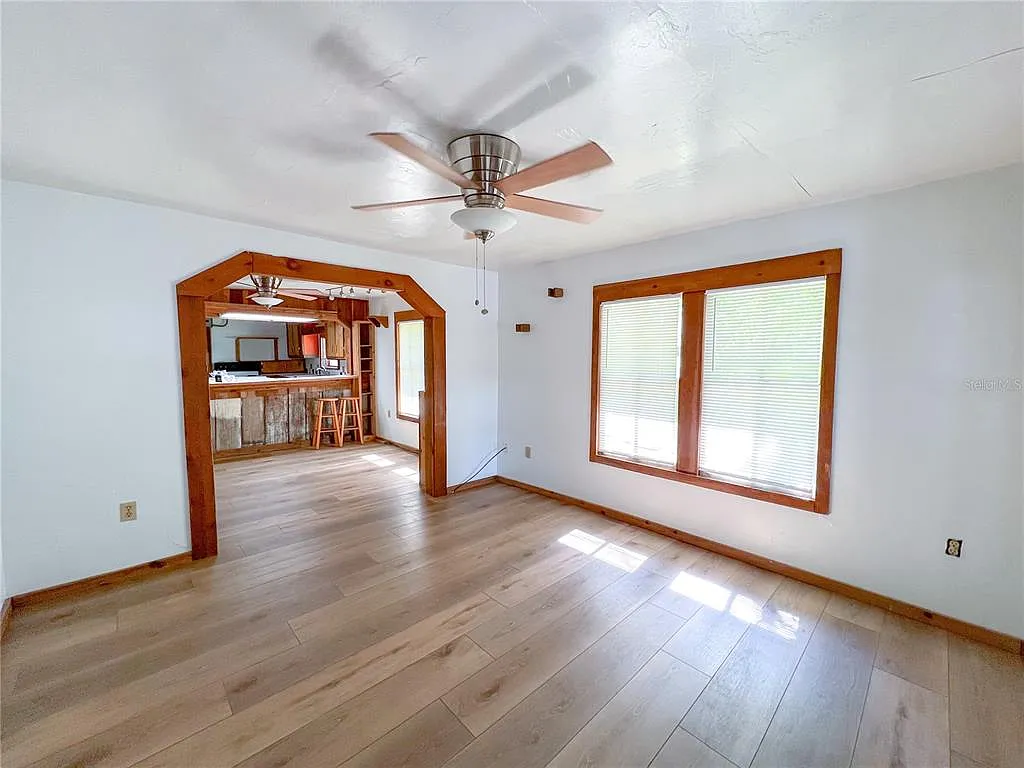 3 bed, 1.0 bath, 1032 sqft, $1,525 — Photo 3