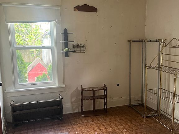 4th image of 87 Hazelwood Ave