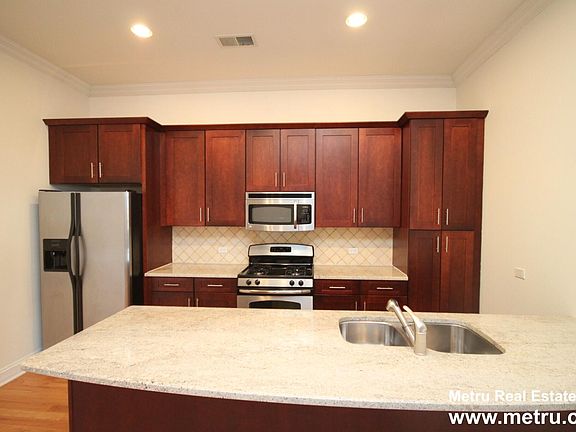 2nd image of 4651 N Greenview Ave APT 204