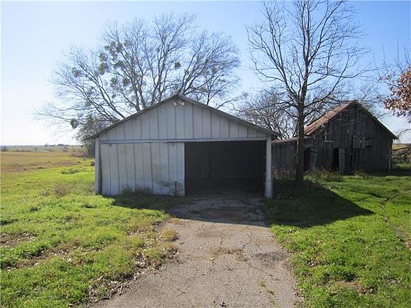 2nd image of 1150 County Road 432