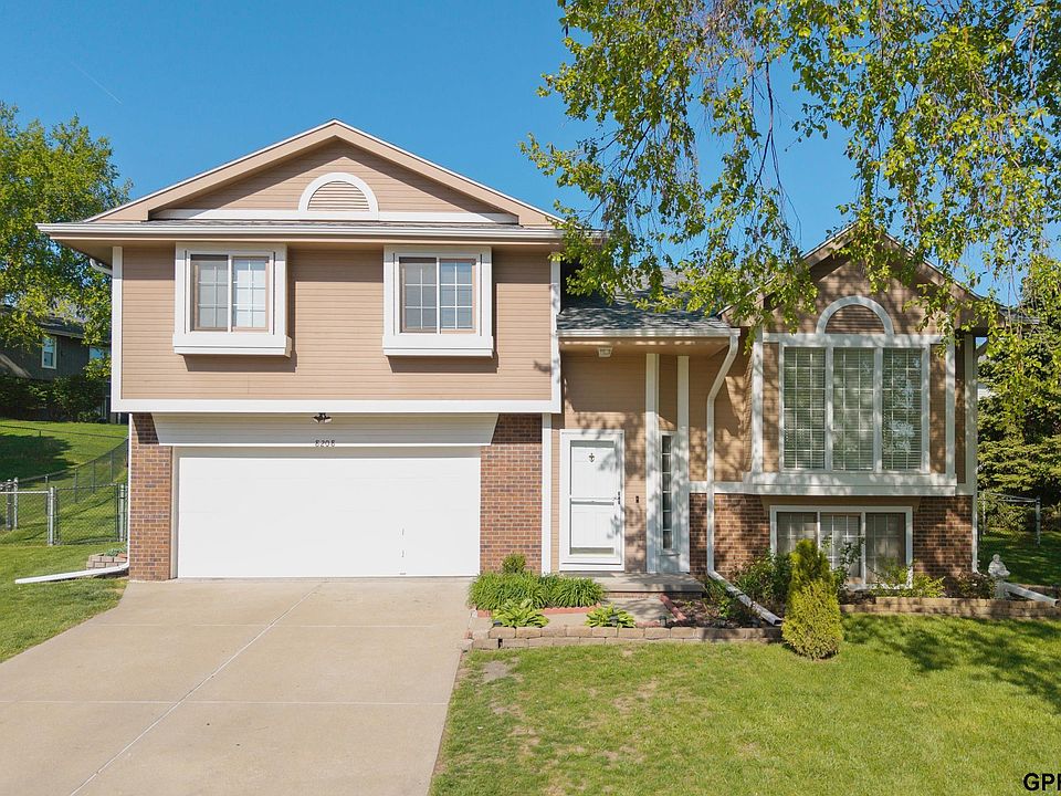 1st image of 8208 S 67th Ct