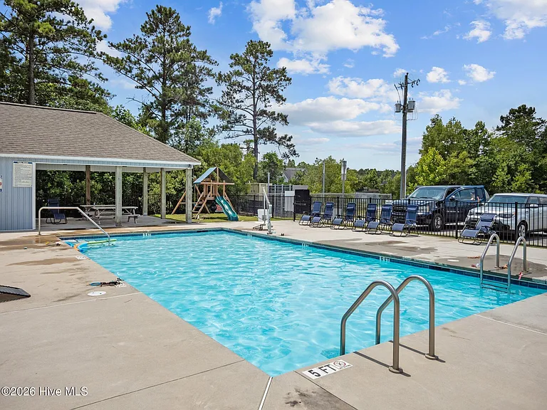 251 Breakwater Dr — Photo 4