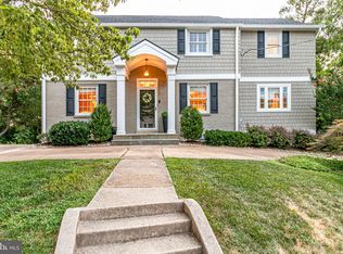 2625 N Marcey Rd, Arlington, VA 22207