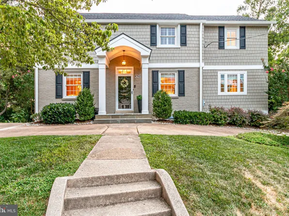 2625 N Marcey Rd, Arlington, VA 22207