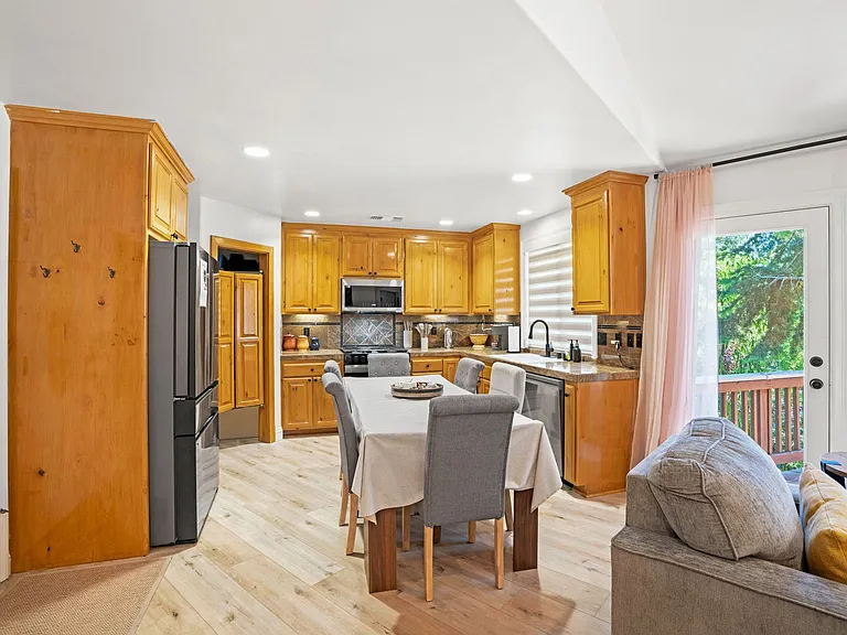 24599 Geneva Dr — Photo 17