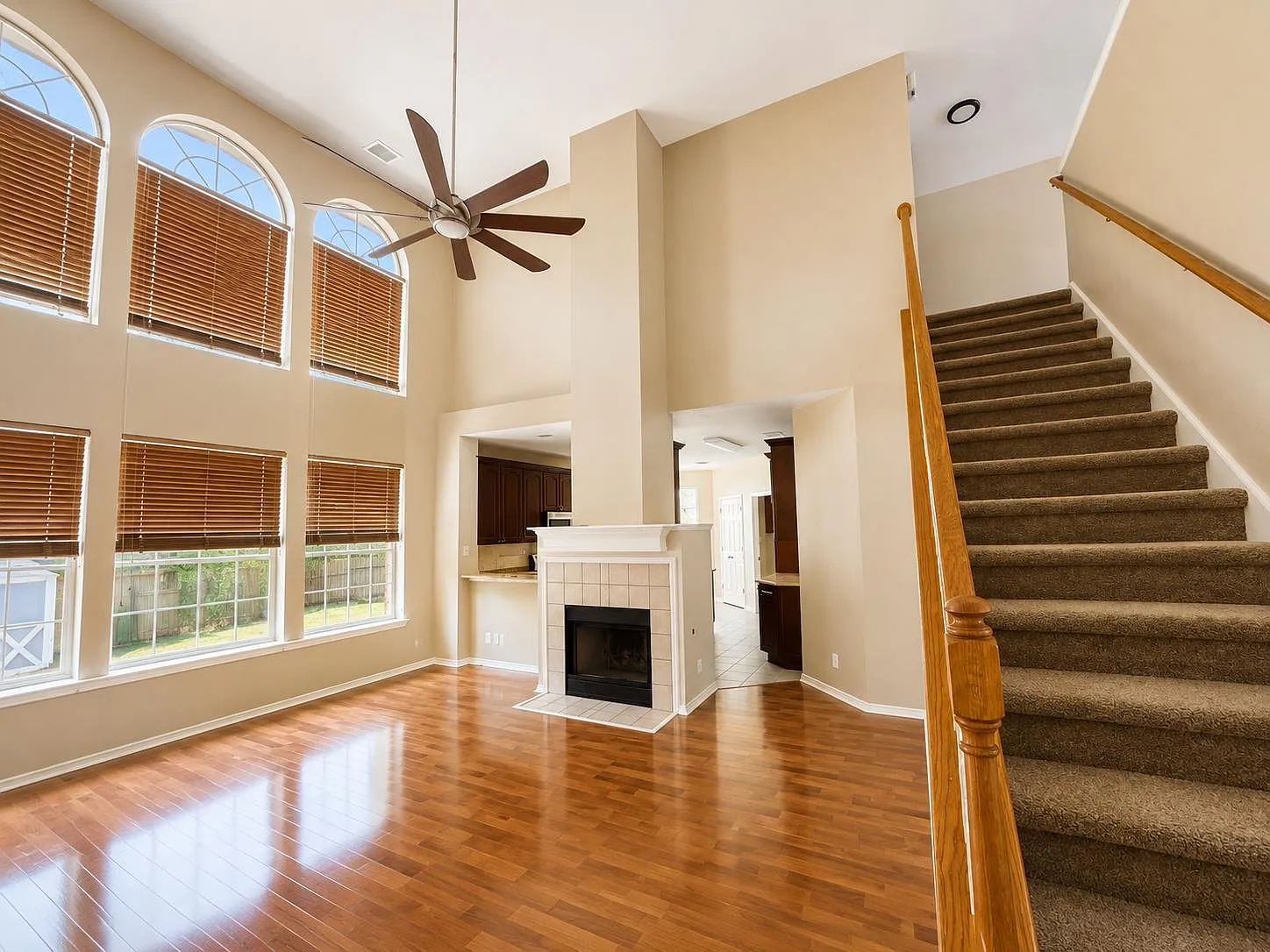 5 bed, 3.5 bath, 2782 sqft, $2,650 — Photo 2