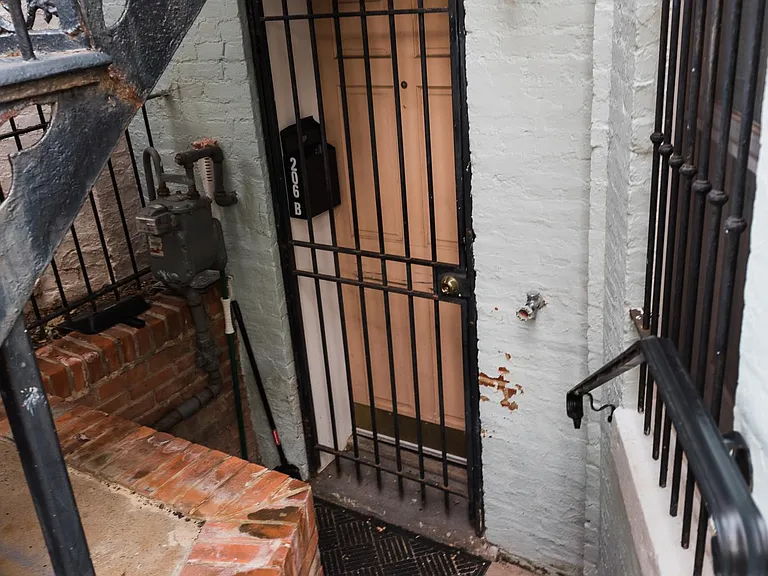 206 6th St SE #B — Photo 8